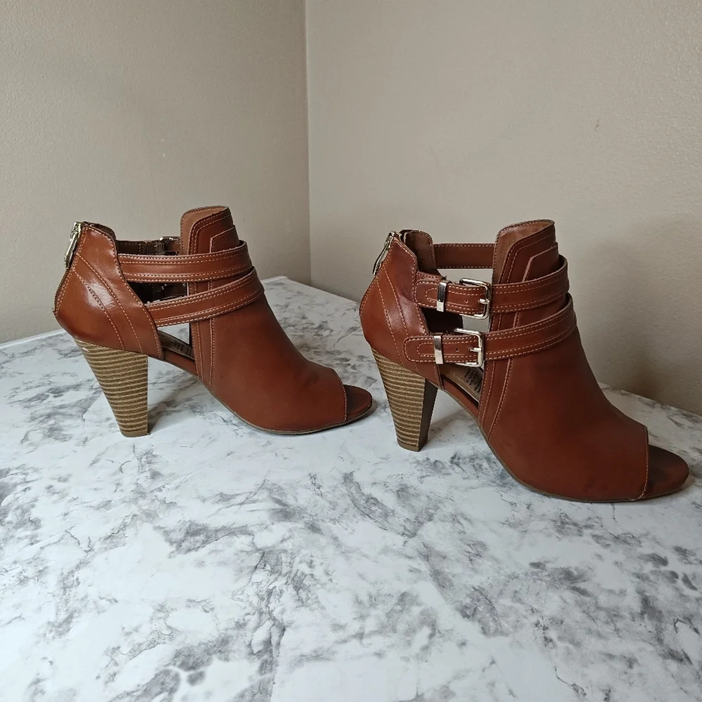 Liz Claiborne Cognac Booties